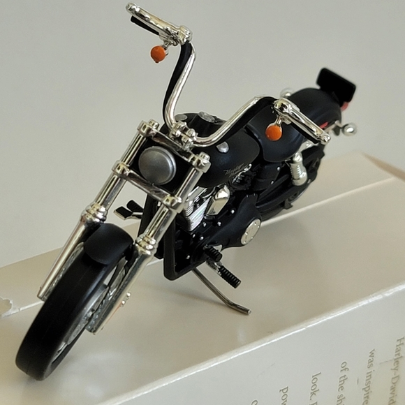 Hallmark Keepsake 2006 FXDBI Dyna Street Bob Harley Davidson Motorcycle Ornament - Picture 2 of 10
